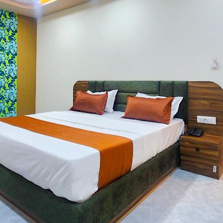 Hotel Nova Blue Ahmedabad Eksteriør bilde