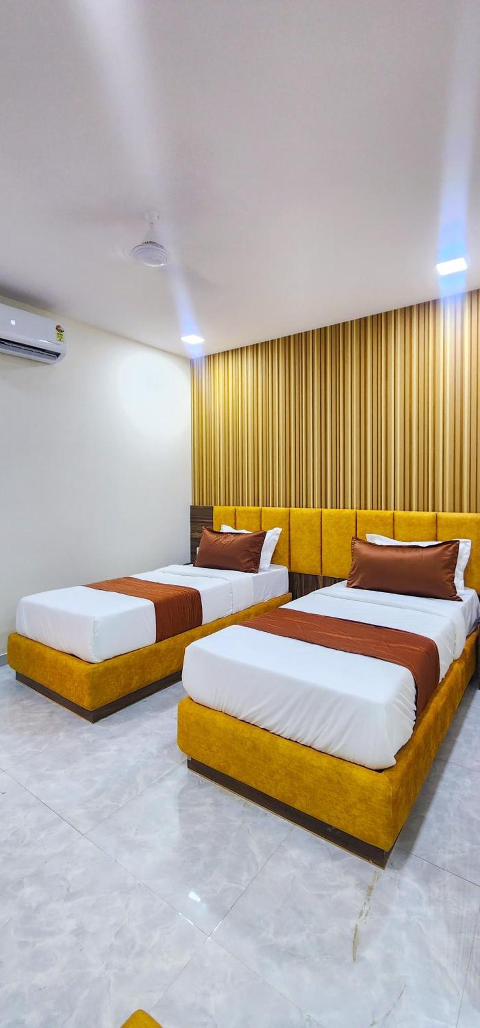 Hotel Nova Blue Ahmedabad Eksteriør bilde