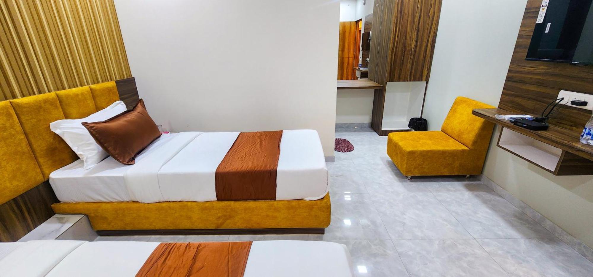 Hotel Nova Blue Ahmedabad Eksteriør bilde