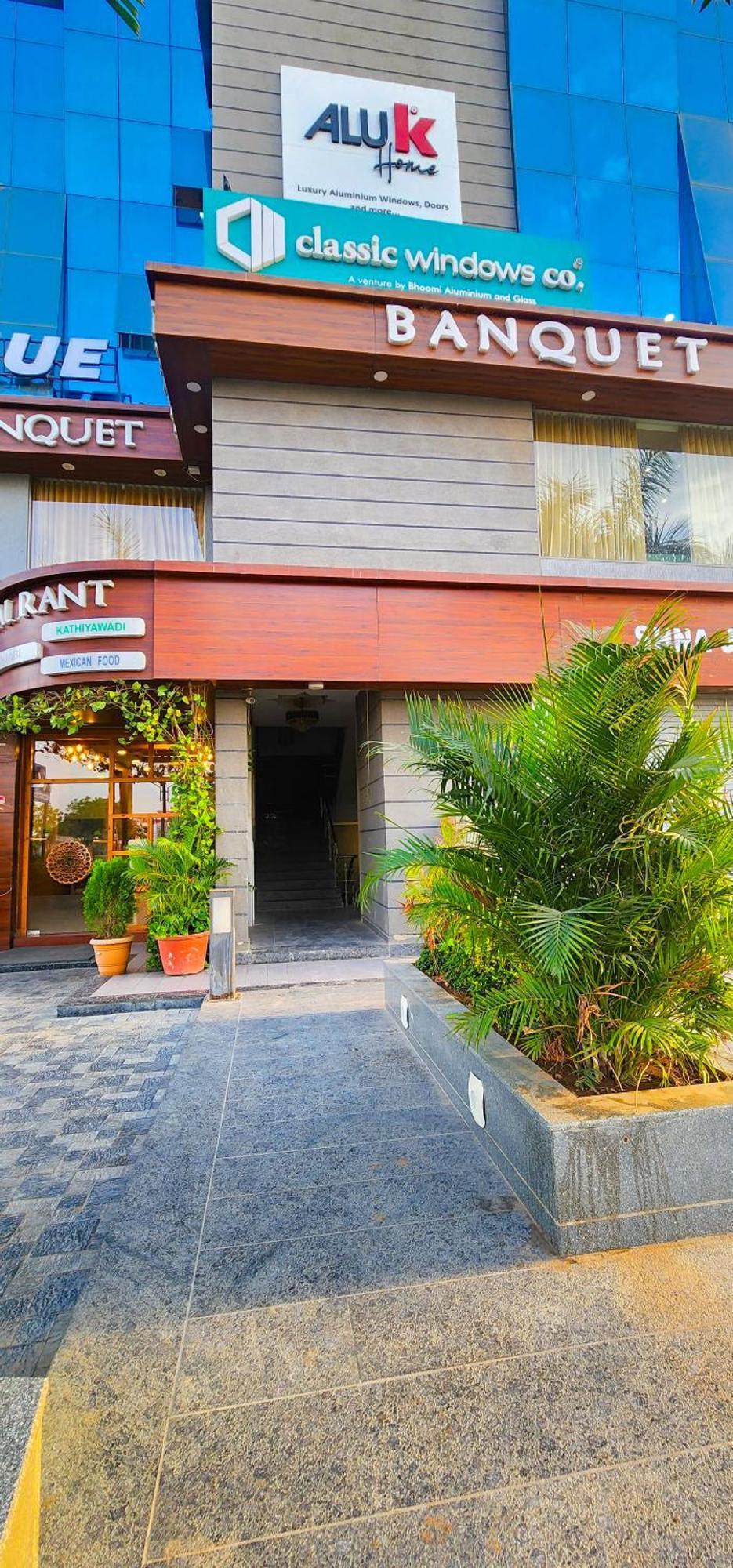 Hotel Nova Blue Ahmedabad Eksteriør bilde