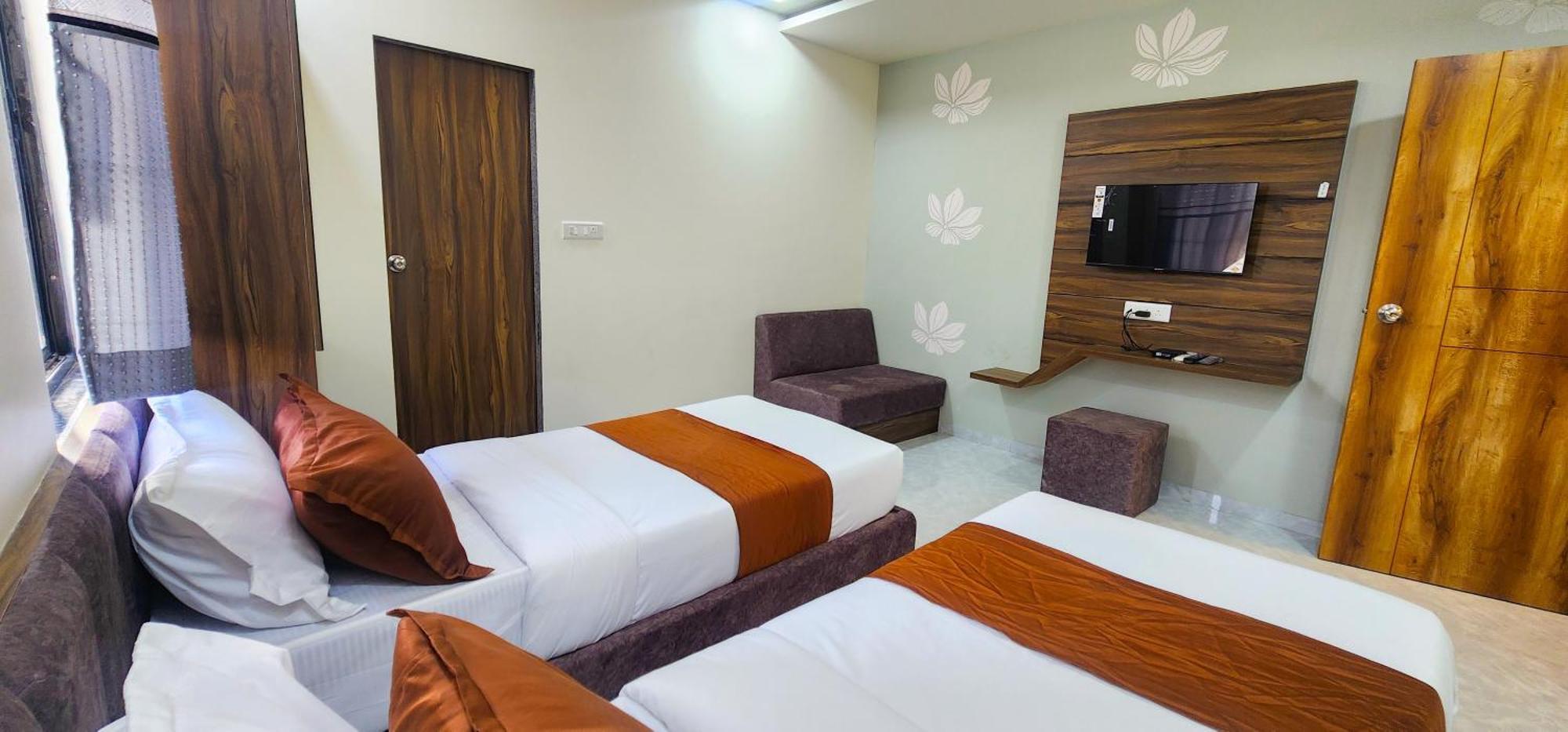 Hotel Nova Blue Ahmedabad Eksteriør bilde