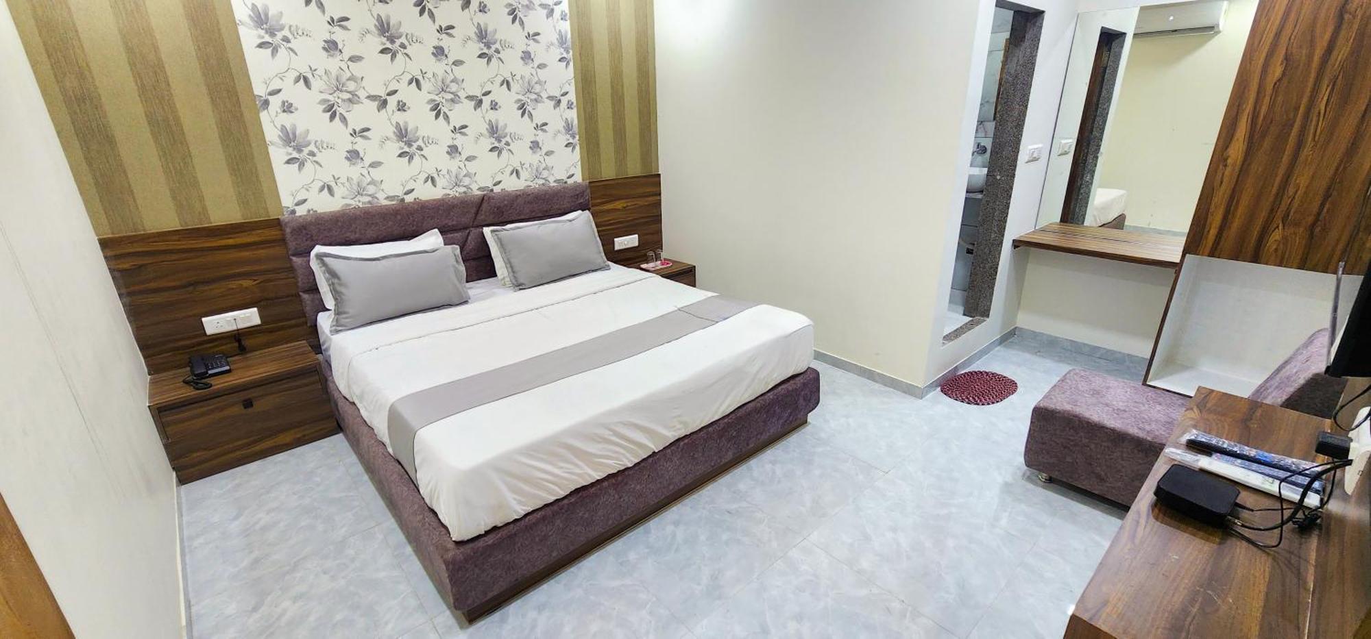 Hotel Nova Blue Ahmedabad Eksteriør bilde