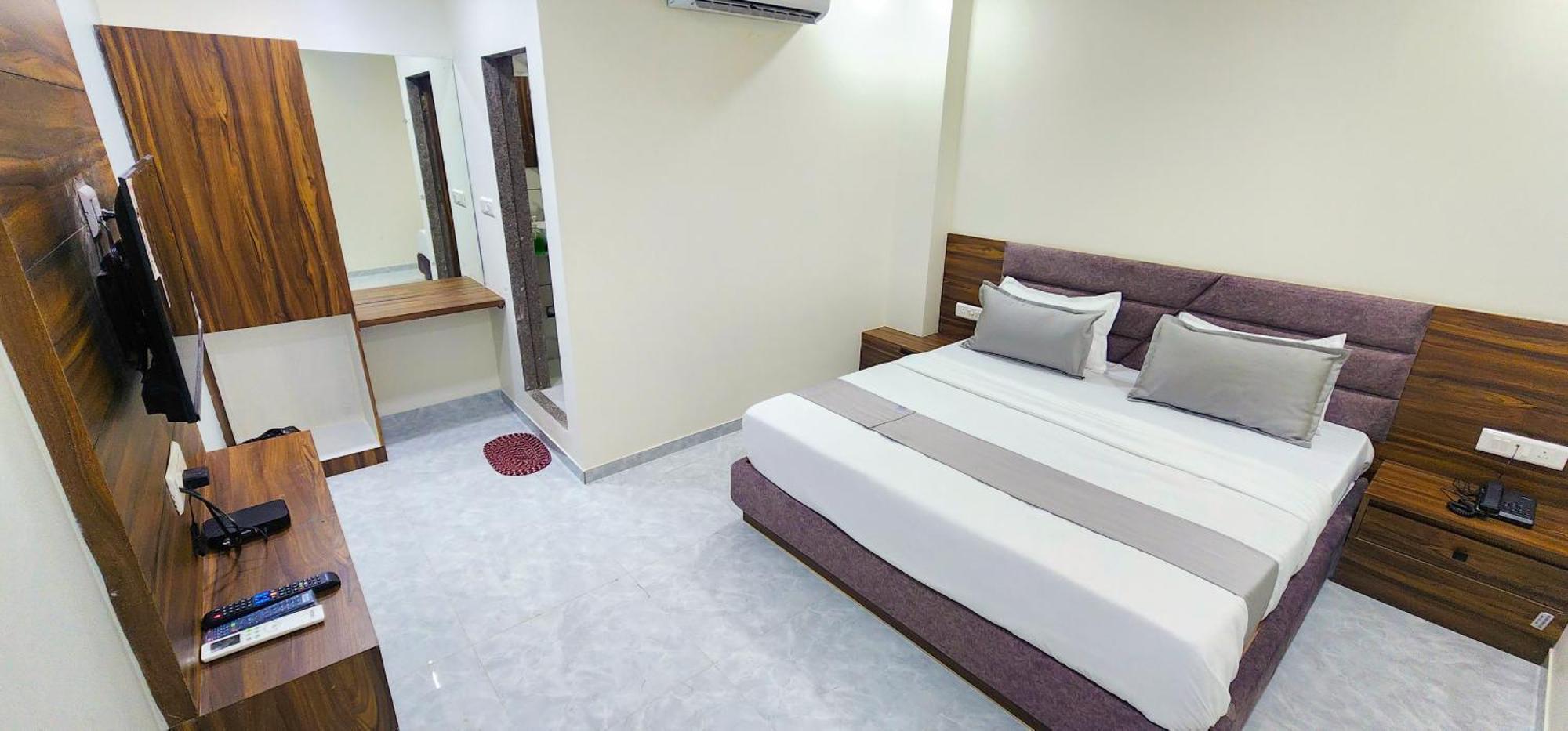 Hotel Nova Blue Ahmedabad Eksteriør bilde