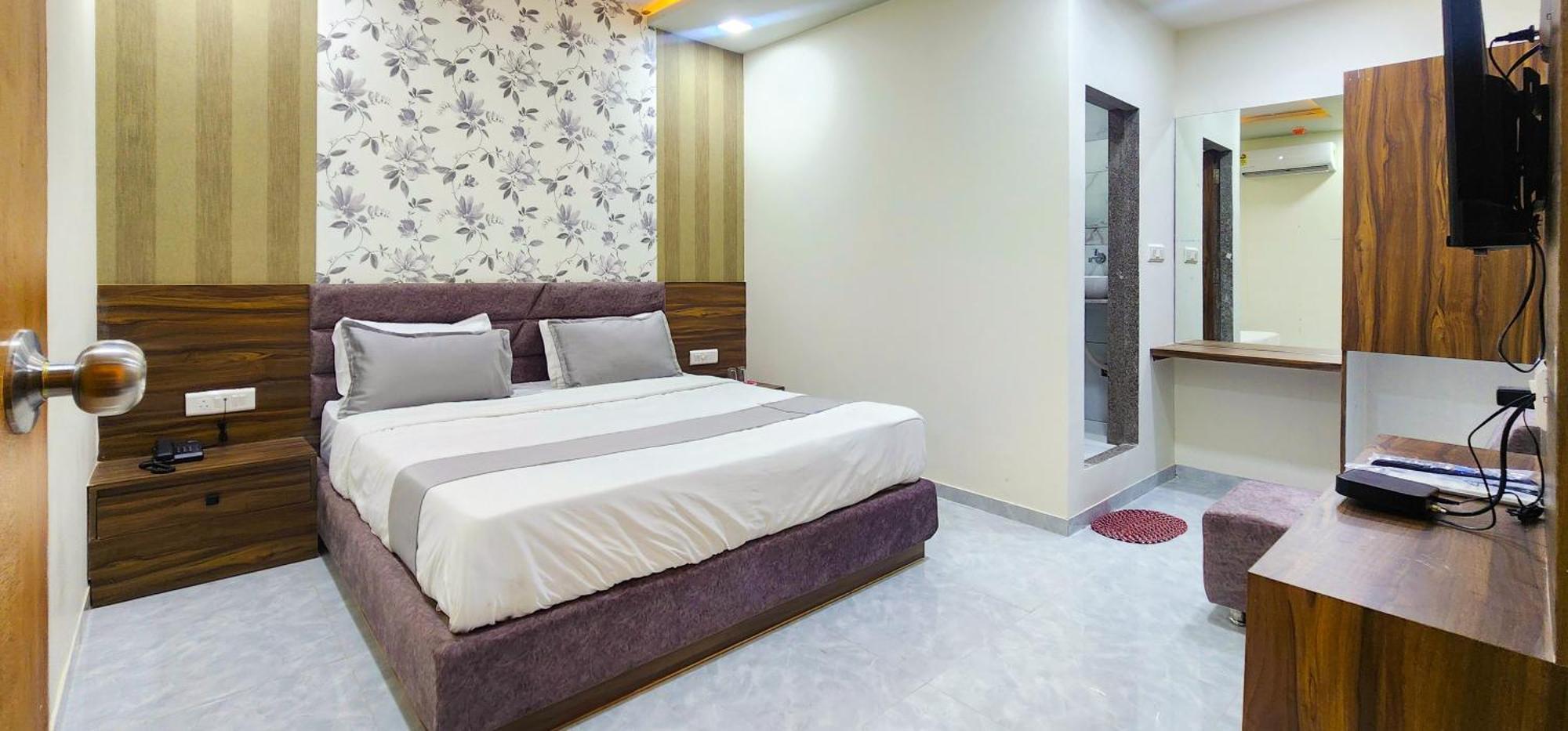 Hotel Nova Blue Ahmedabad Eksteriør bilde