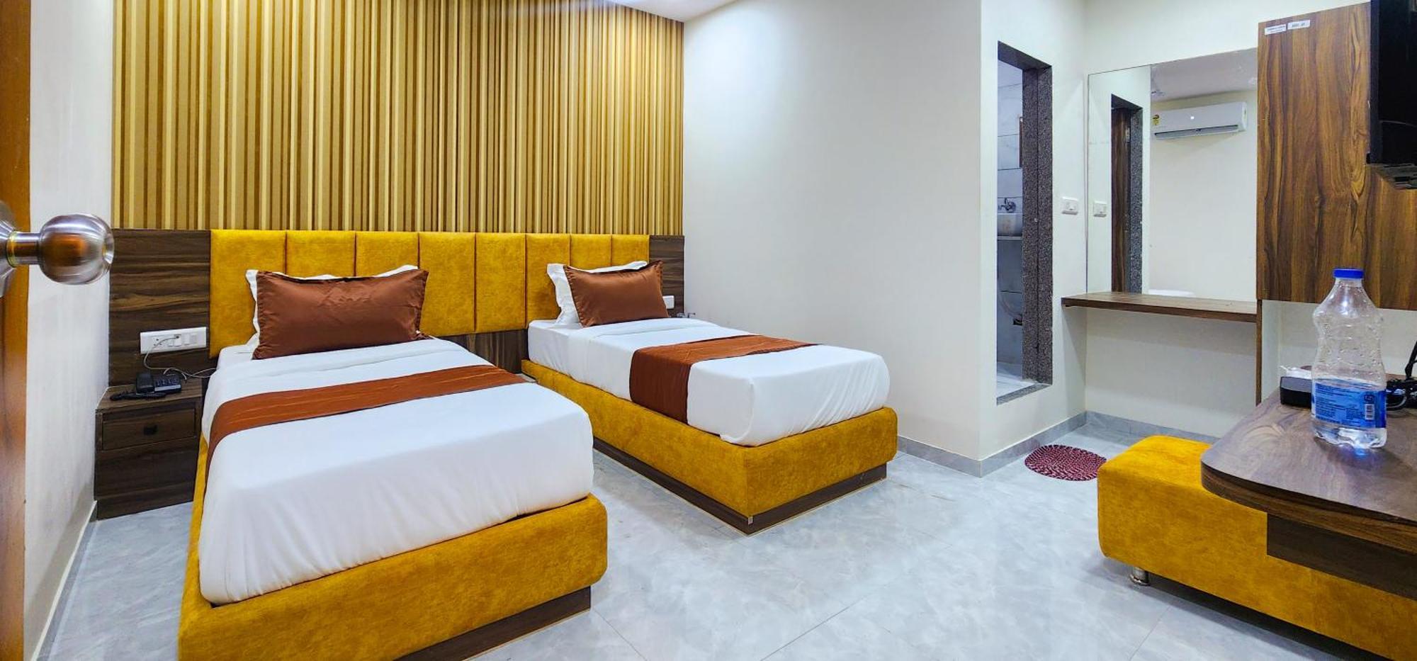 Hotel Nova Blue Ahmedabad Eksteriør bilde