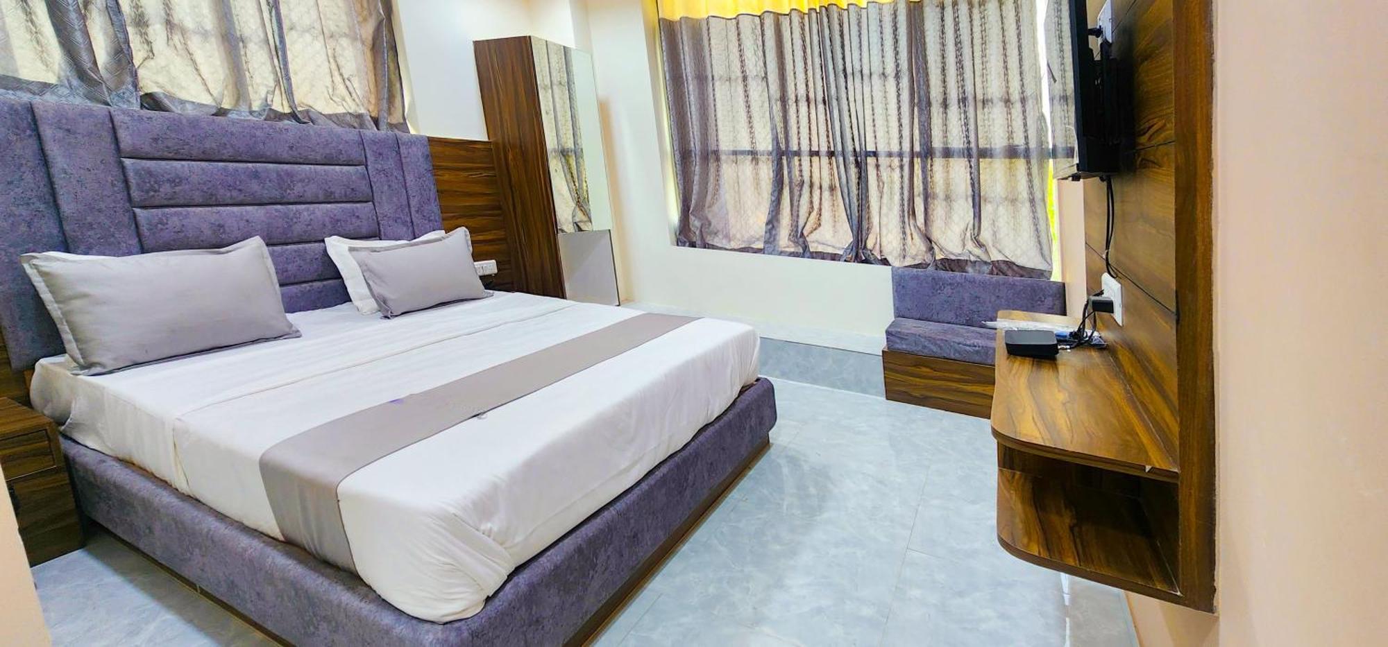 Hotel Nova Blue Ahmedabad Eksteriør bilde