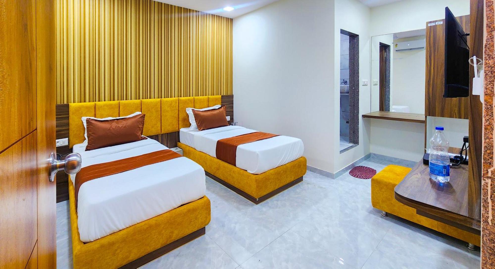 Hotel Nova Blue Ahmedabad Eksteriør bilde