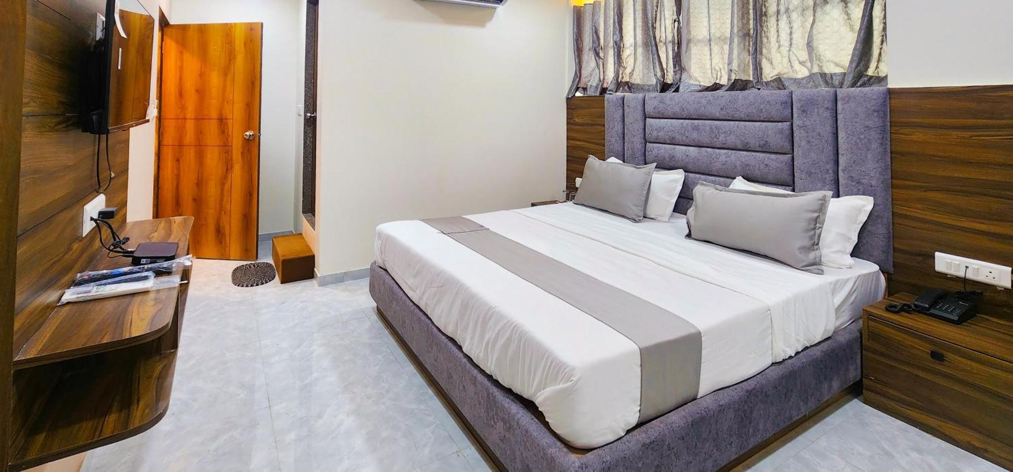 Hotel Nova Blue Ahmedabad Eksteriør bilde