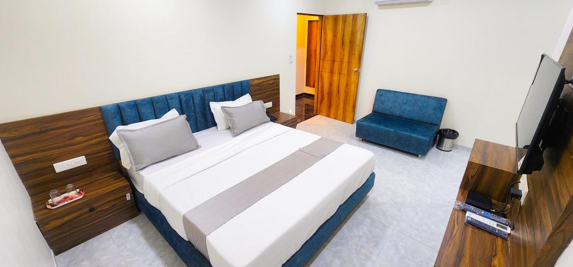 Hotel Nova Blue Ahmedabad Eksteriør bilde