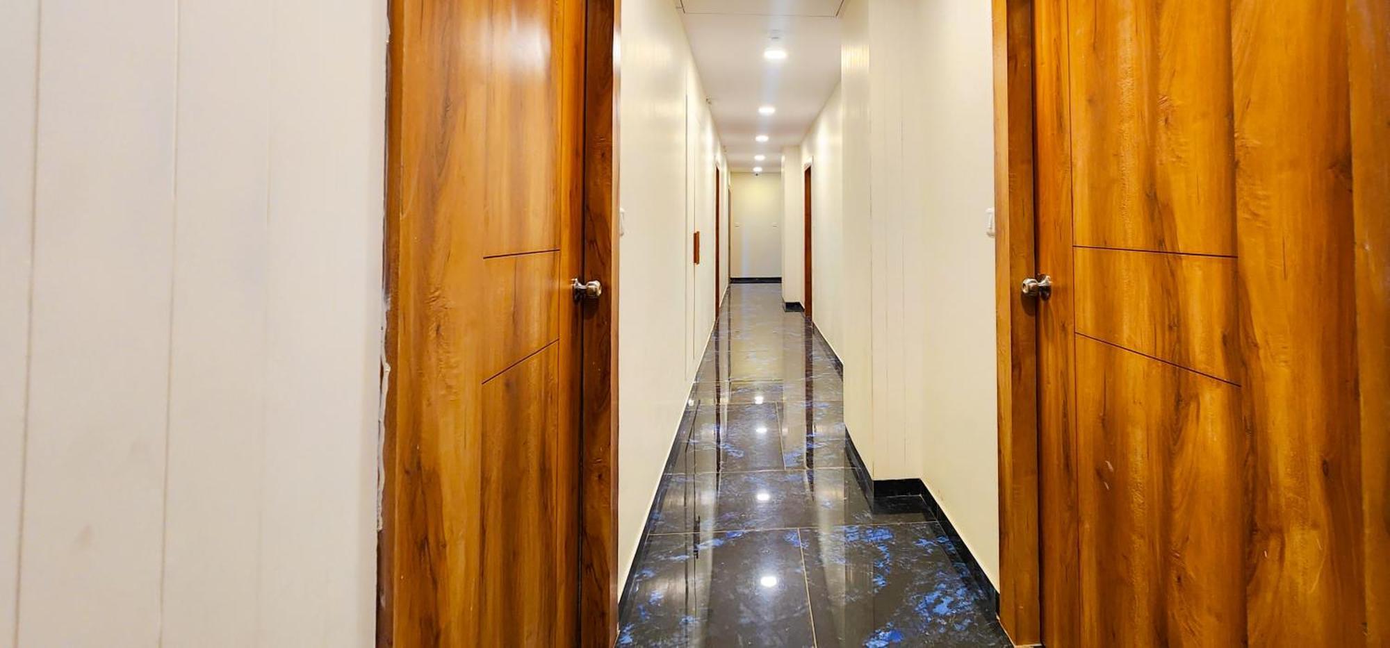 Hotel Nova Blue Ahmedabad Eksteriør bilde