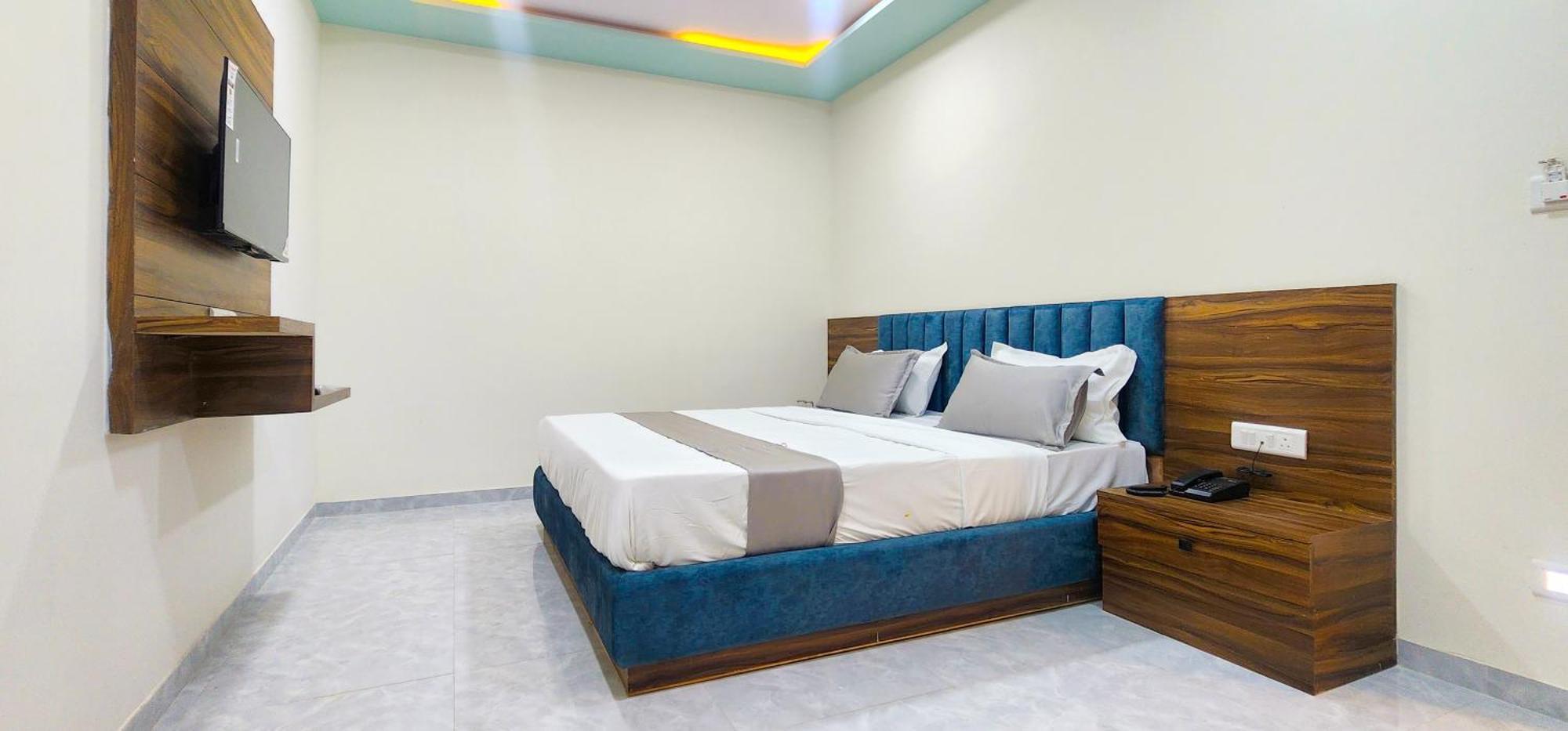 Hotel Nova Blue Ahmedabad Eksteriør bilde