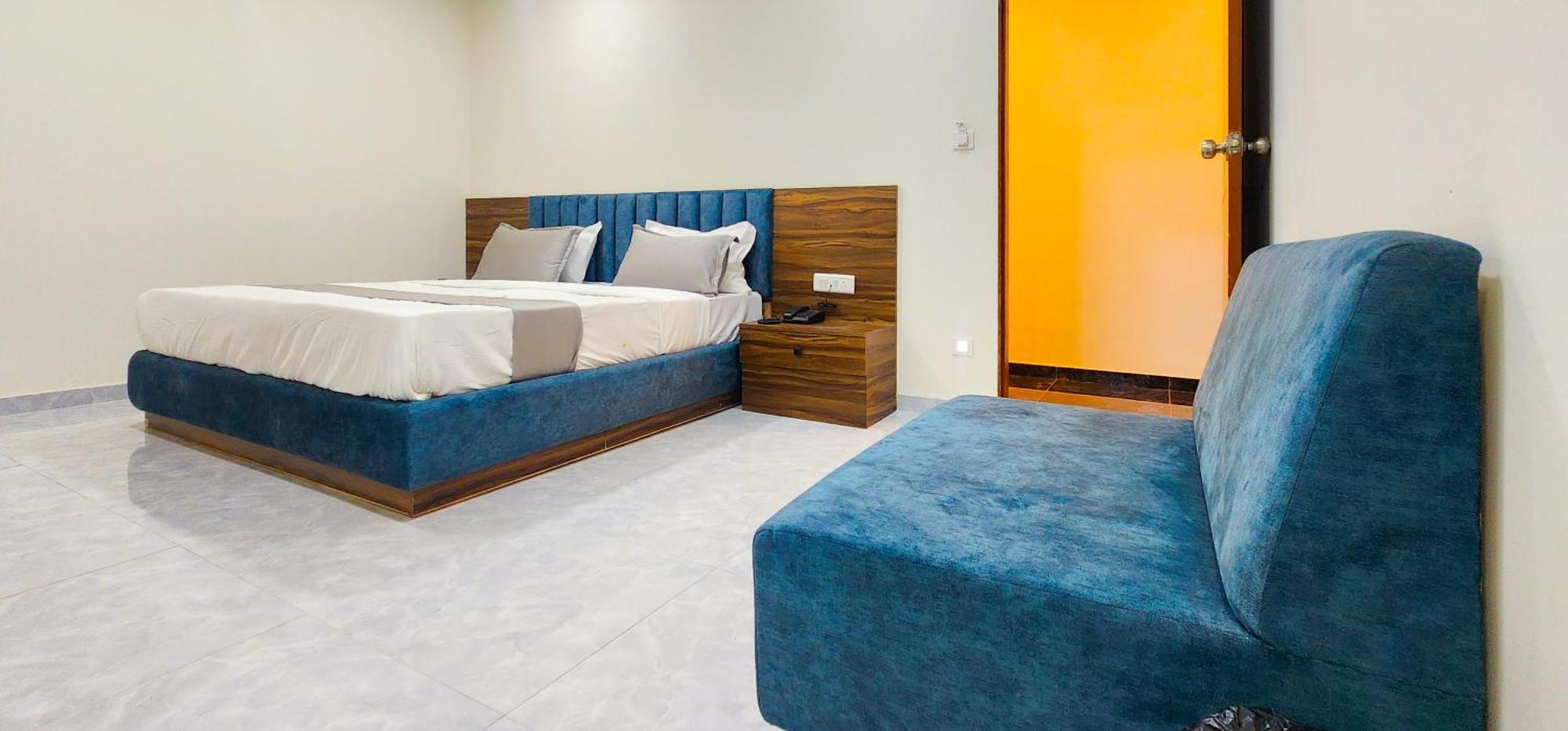Hotel Nova Blue Ahmedabad Eksteriør bilde