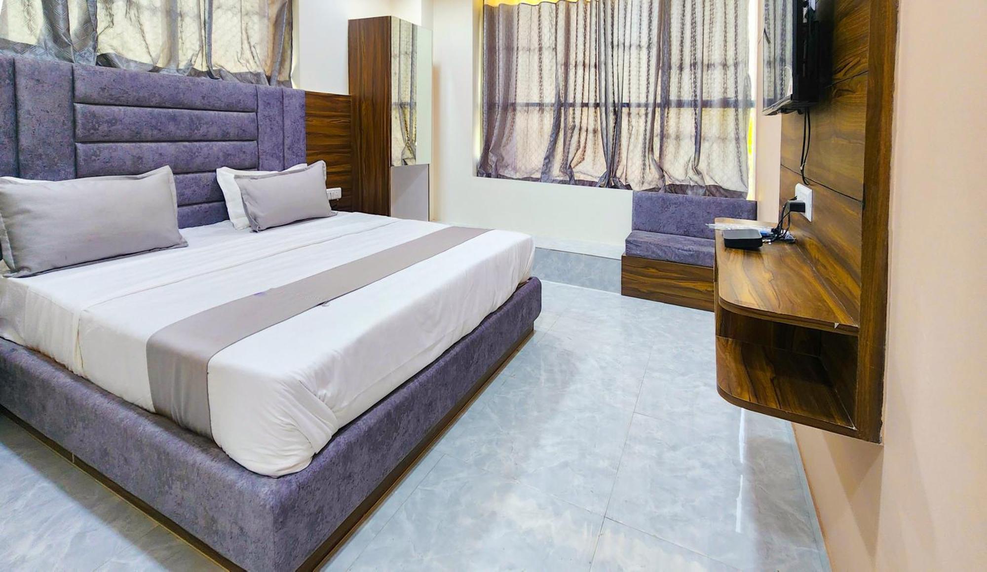 Hotel Nova Blue Ahmedabad Eksteriør bilde