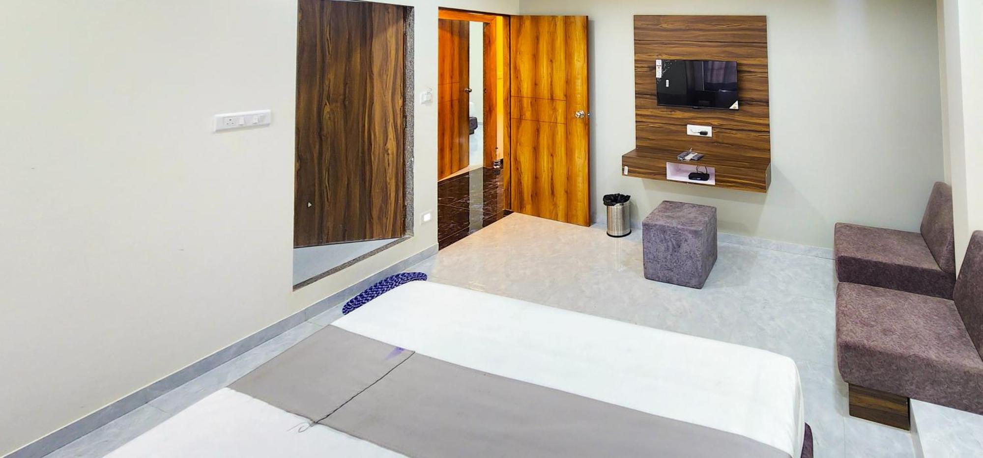 Hotel Nova Blue Ahmedabad Eksteriør bilde