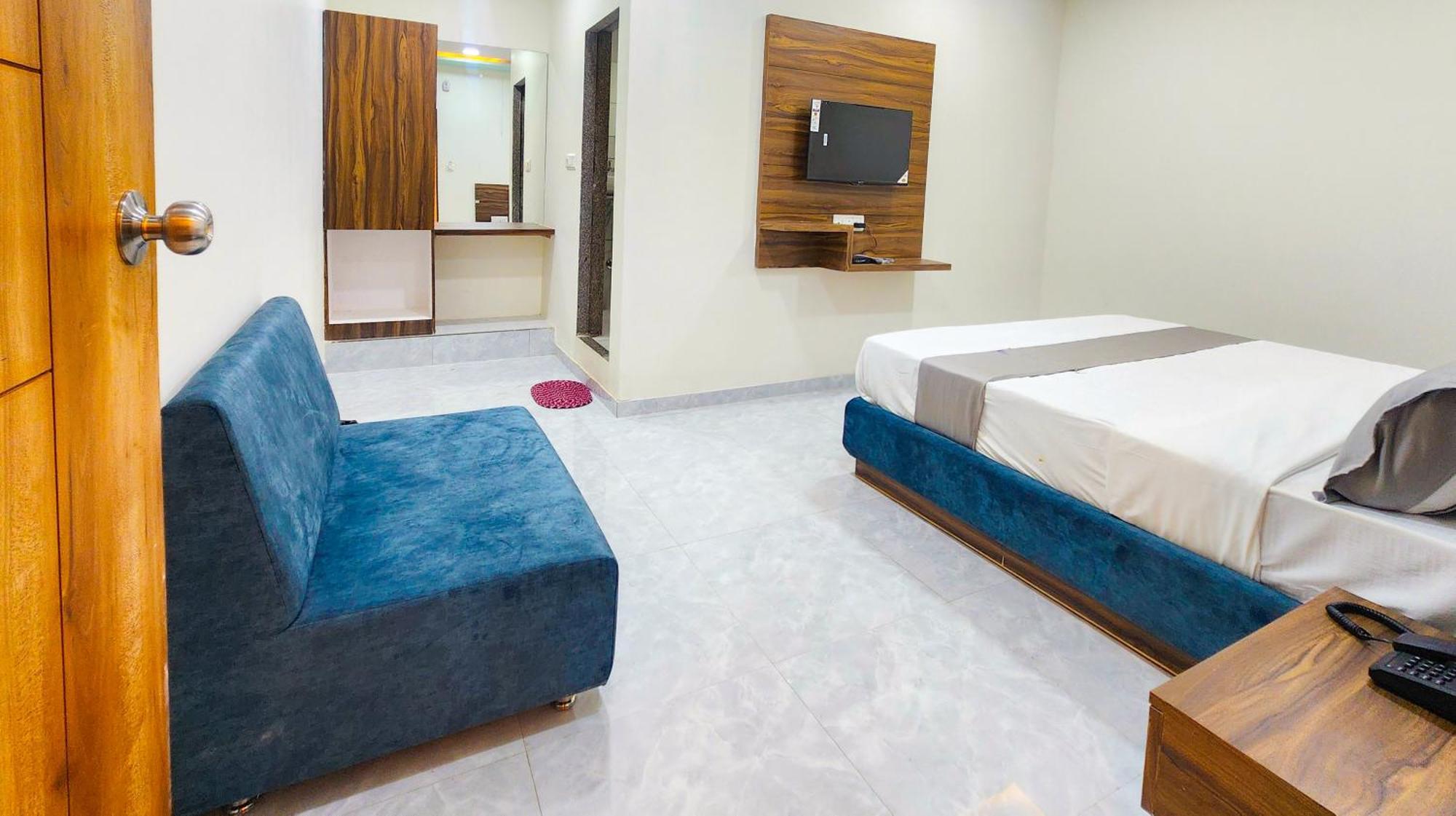 Hotel Nova Blue Ahmedabad Eksteriør bilde