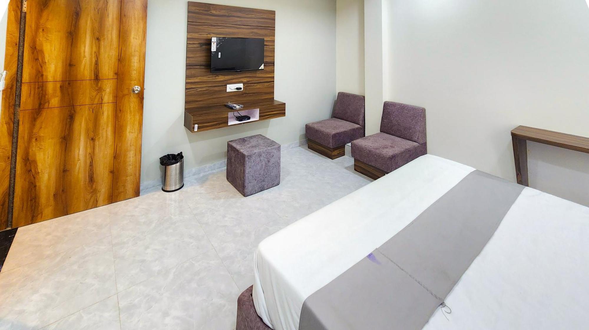 Hotel Nova Blue Ahmedabad Eksteriør bilde