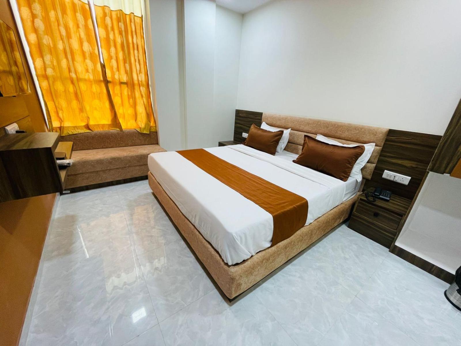 Hotel Nova Blue Ahmedabad Eksteriør bilde