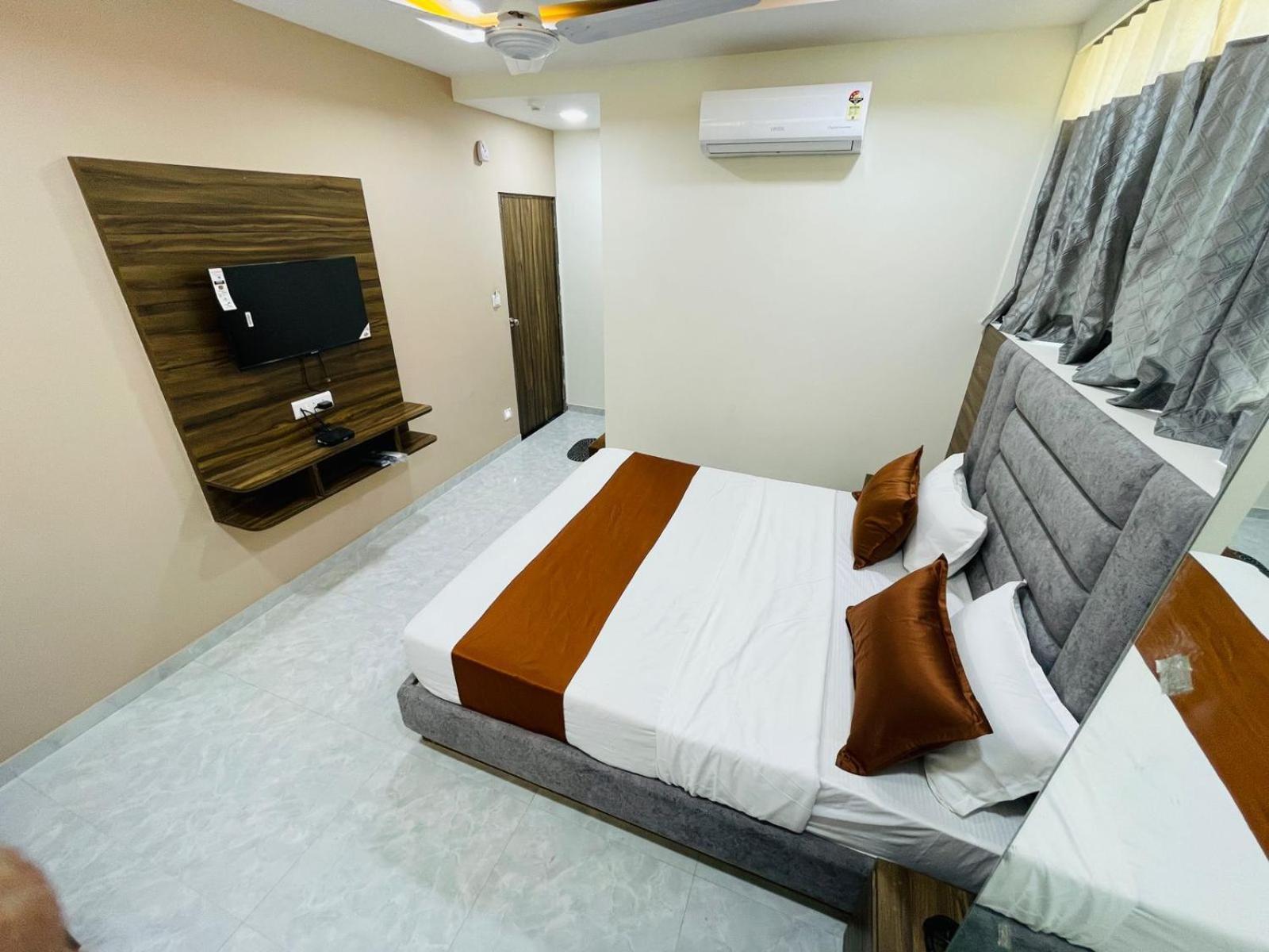 Hotel Nova Blue Ahmedabad Eksteriør bilde
