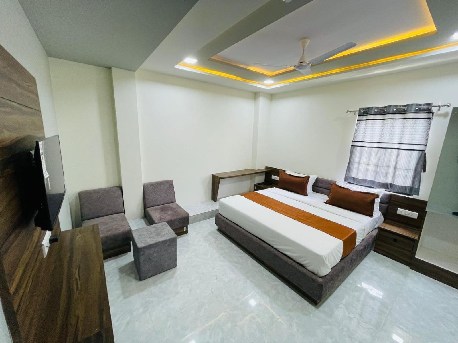 Hotel Nova Blue Ahmedabad Eksteriør bilde