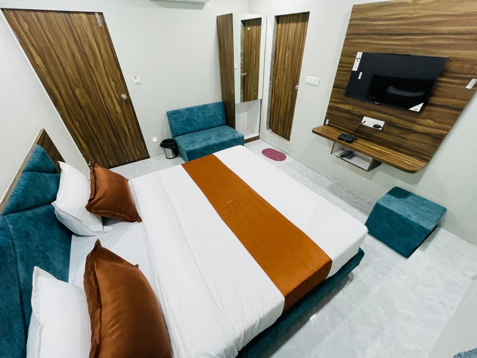 Hotel Nova Blue Ahmedabad Eksteriør bilde