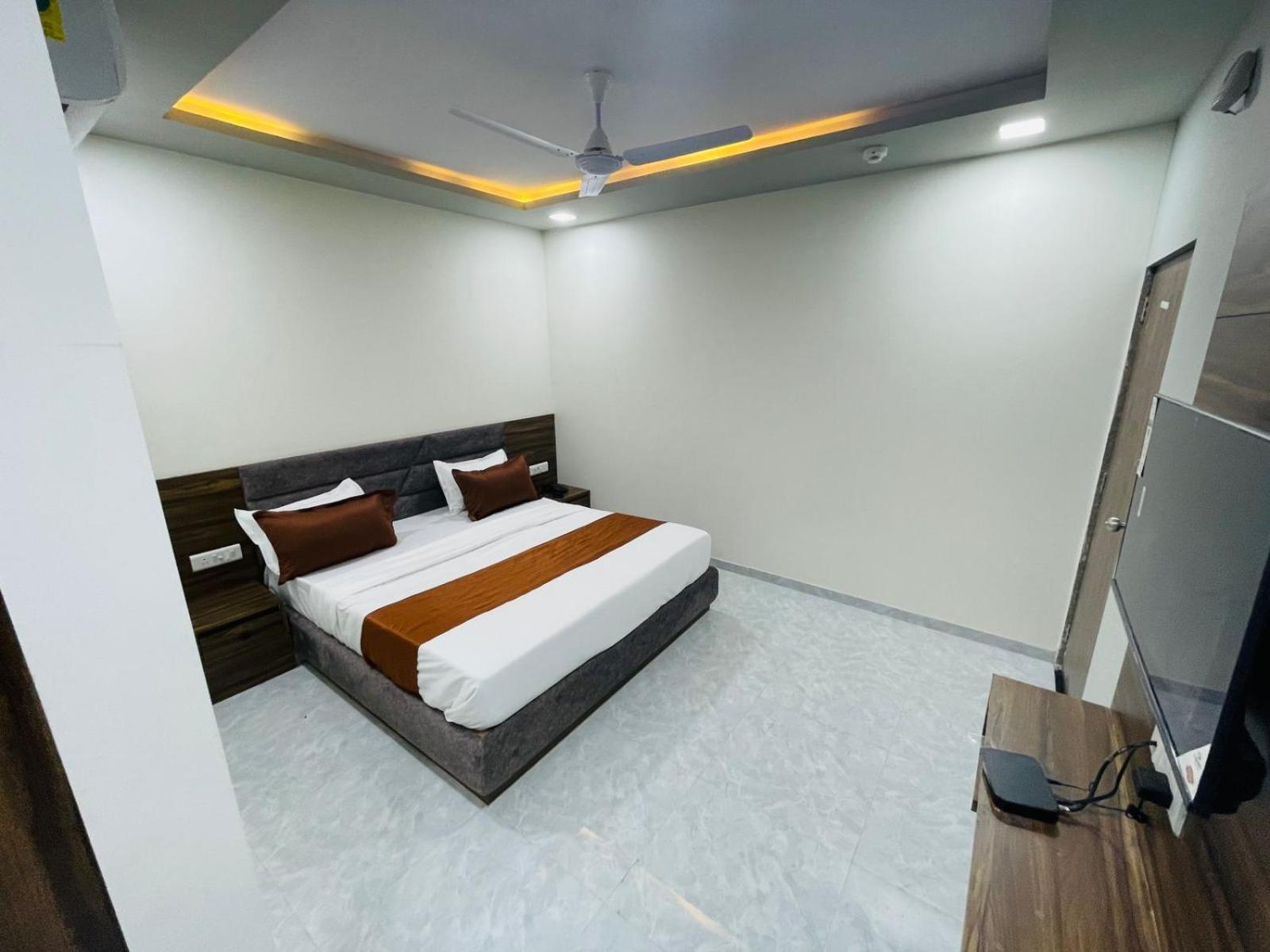 Hotel Nova Blue Ahmedabad Eksteriør bilde