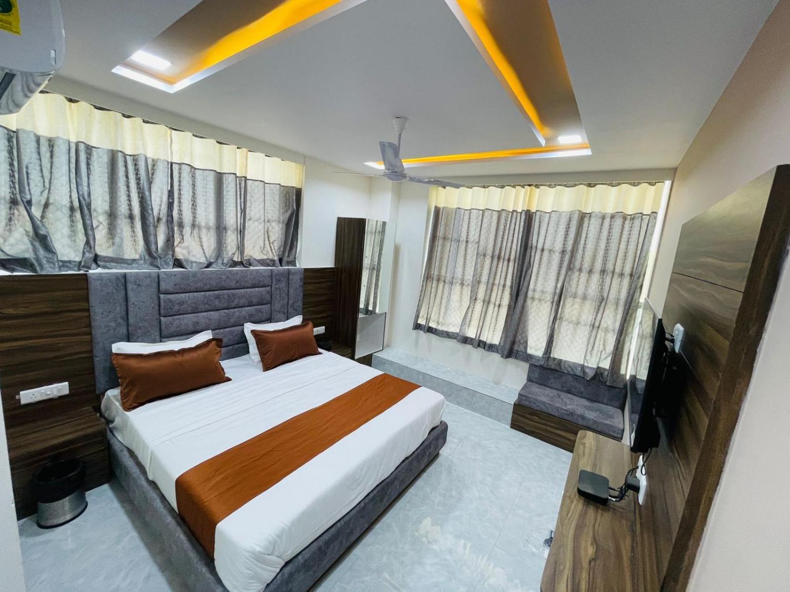 Hotel Nova Blue Ahmedabad Eksteriør bilde